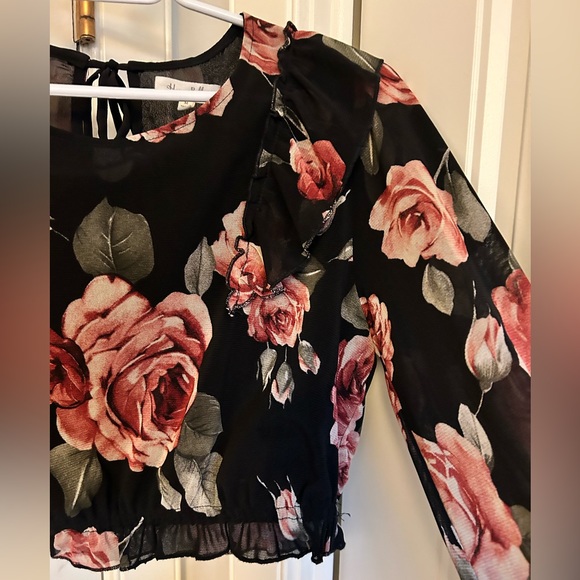 Cropped blouse and skirt set - Picture 5 of 5